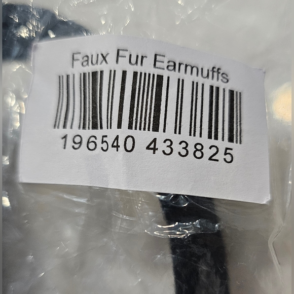 Aerosoles Plush Faux Fur Earmuffs Black NWT - Picture 5 of 6
